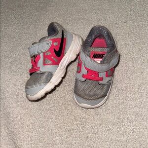 Nike Kids Sneakers in Gray and Pink with Velcro
